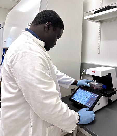 El Hadji Arona Mbaye analyzing materials in a research lab